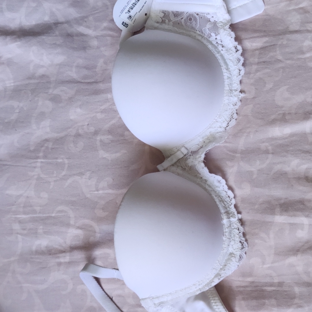 Flirtitude 32B convertible padded push up bra in pure white and lace.